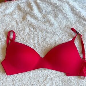 Victoria’s Secret red T-shirt Lightly Lined Wireless Bra 32DD Flawed
